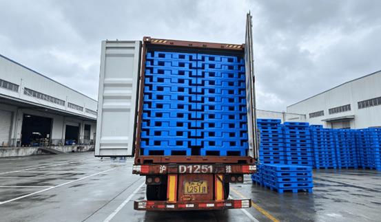 plastic-pallet-size-container-loading plastic-pallet-size-container-loading
